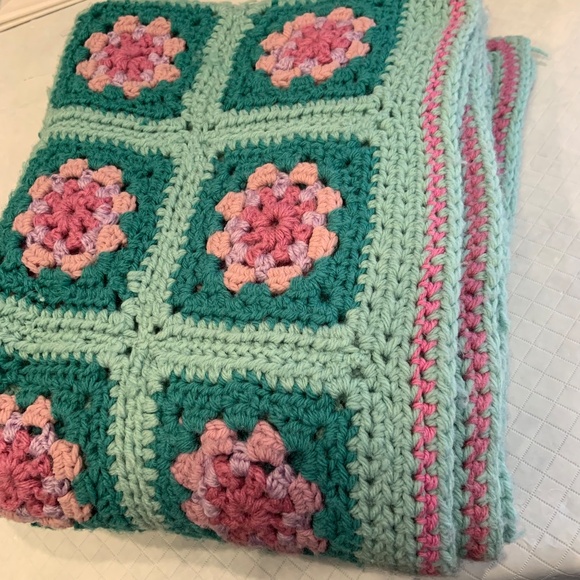 Vintage Handmade Crochet Granny Square Afghan Blanket Pink & Green 54"x45" - Picture 13 of 16
